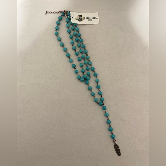 The Jewelry Junkie set of two pair earrings and necklace - Picture 2 of 4